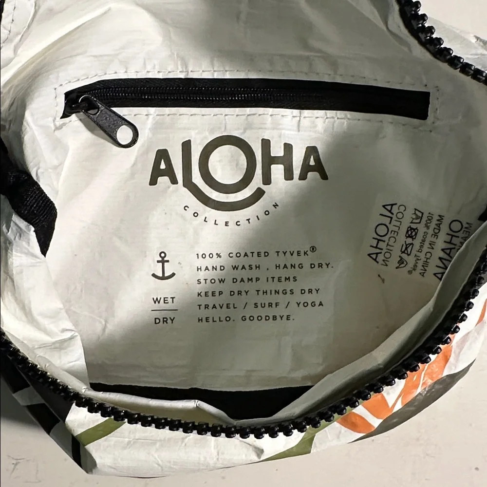 ALOHA Collection Painted Birds Hip Pack - Picture 4 of 5